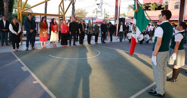 Con orgullo y compromiso por Temixco, H. Ayuntamiento realiza primeros Honores a la Bandera de la administración 2025-2027