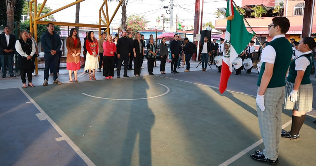 Con orgullo y compromiso por Temixco, H. Ayuntamiento realiza primeros Honores a la Bandera de la administración 2025-2027