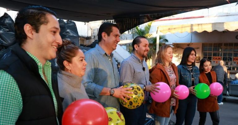 Extiende H. Ayuntamiento festejos de Reyes; entregan obsequios y alegría en escuelas de Temixco