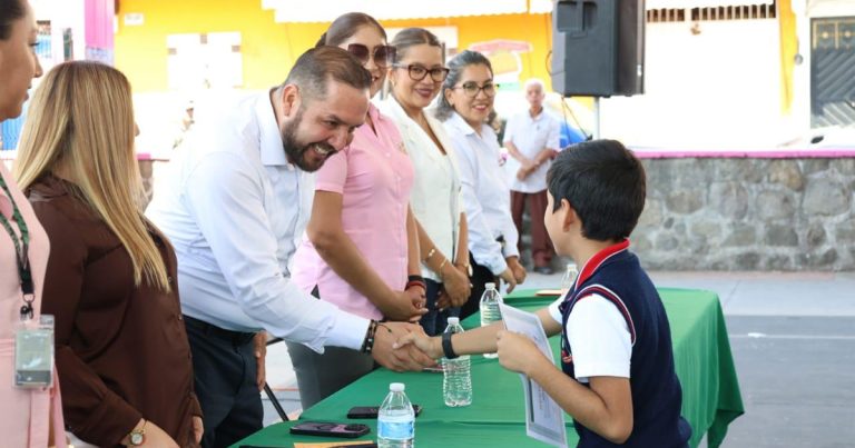 Fomenta H. Ayuntamiento la cultura; premian a ganadores del concurso de cuento infantil "Mi Convivencia con la Naturaleza"