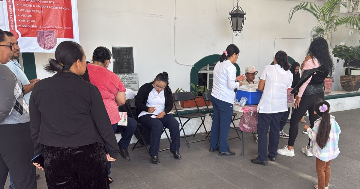 Instala H. Ayuntamiento Macromódulo de vacunación; aplican dosis contra Influenza y Tétanos en la explanada municipal